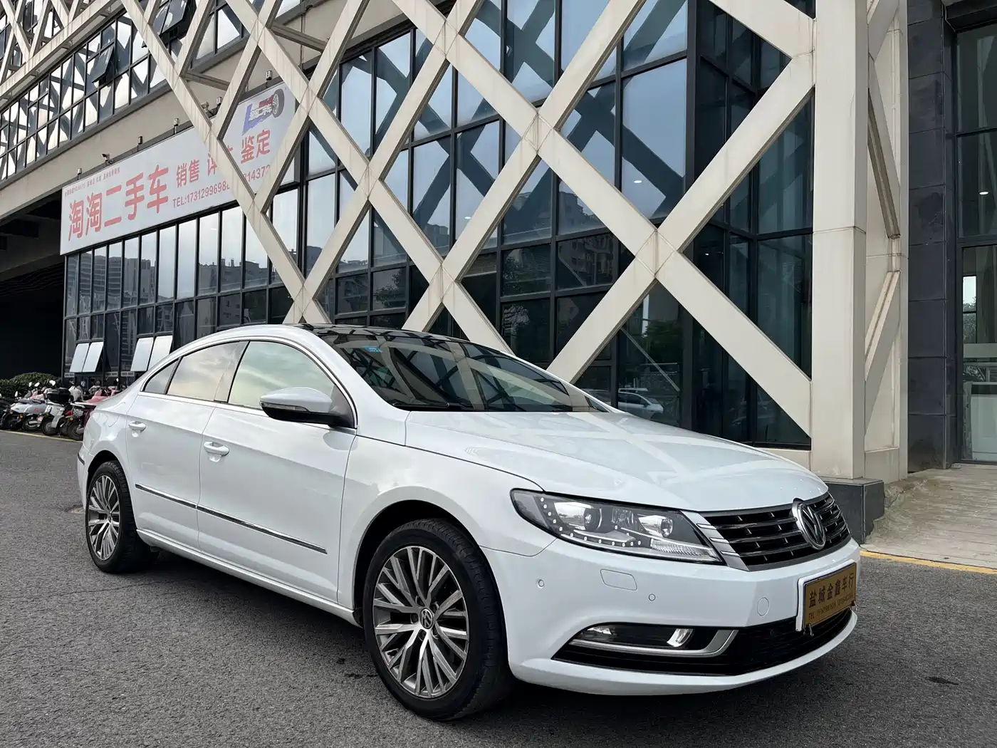 Volkswagen FAW-Volkswagen CC 2016 Model 1.8TSI Luxury фото 3