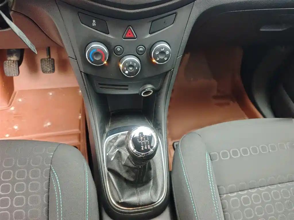Chevrolet Trax 2016 1.4T Manual 2WD Comfort Sunroof Edition фото 14