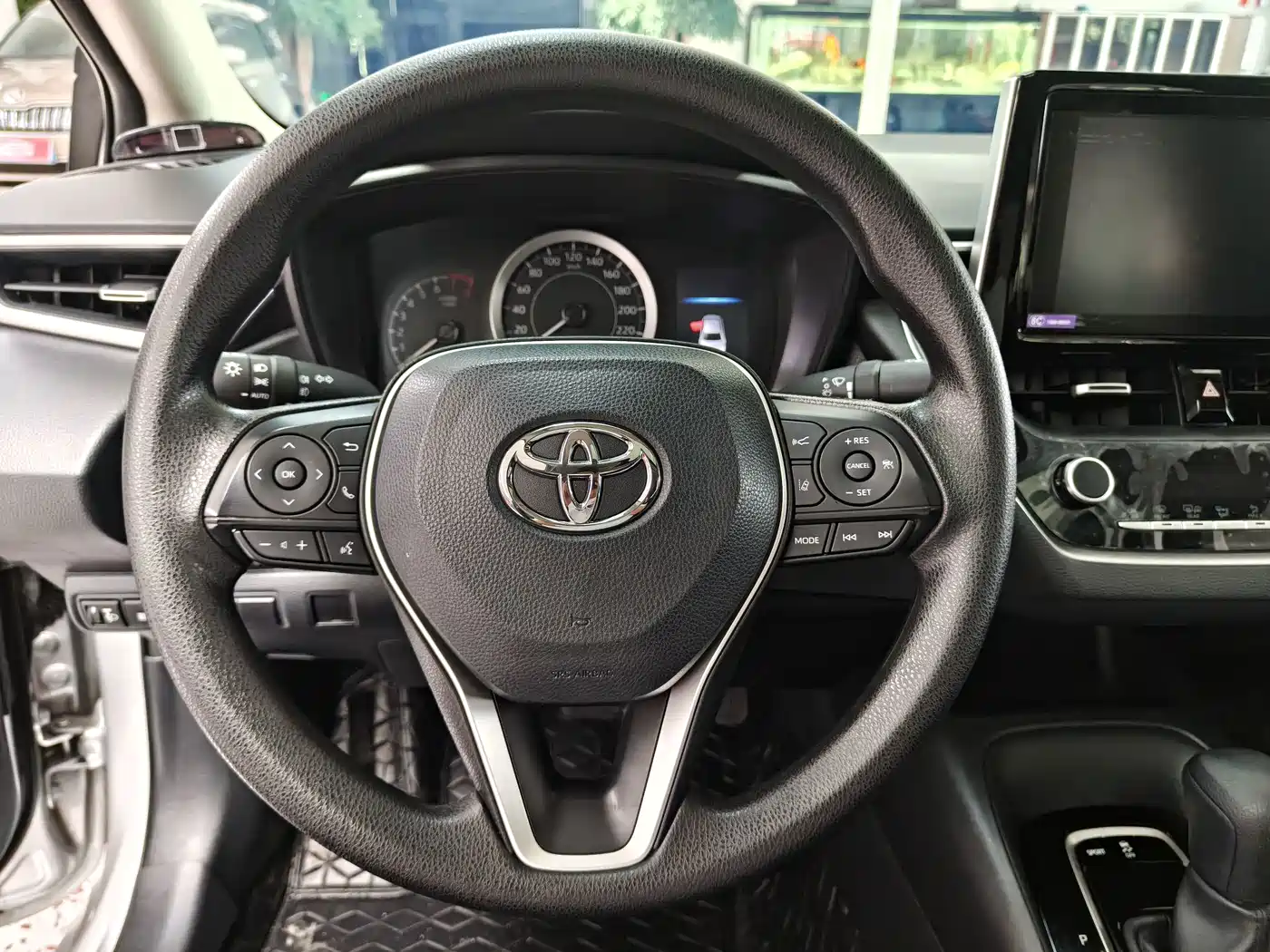Фото 12 - Toyota Corolla