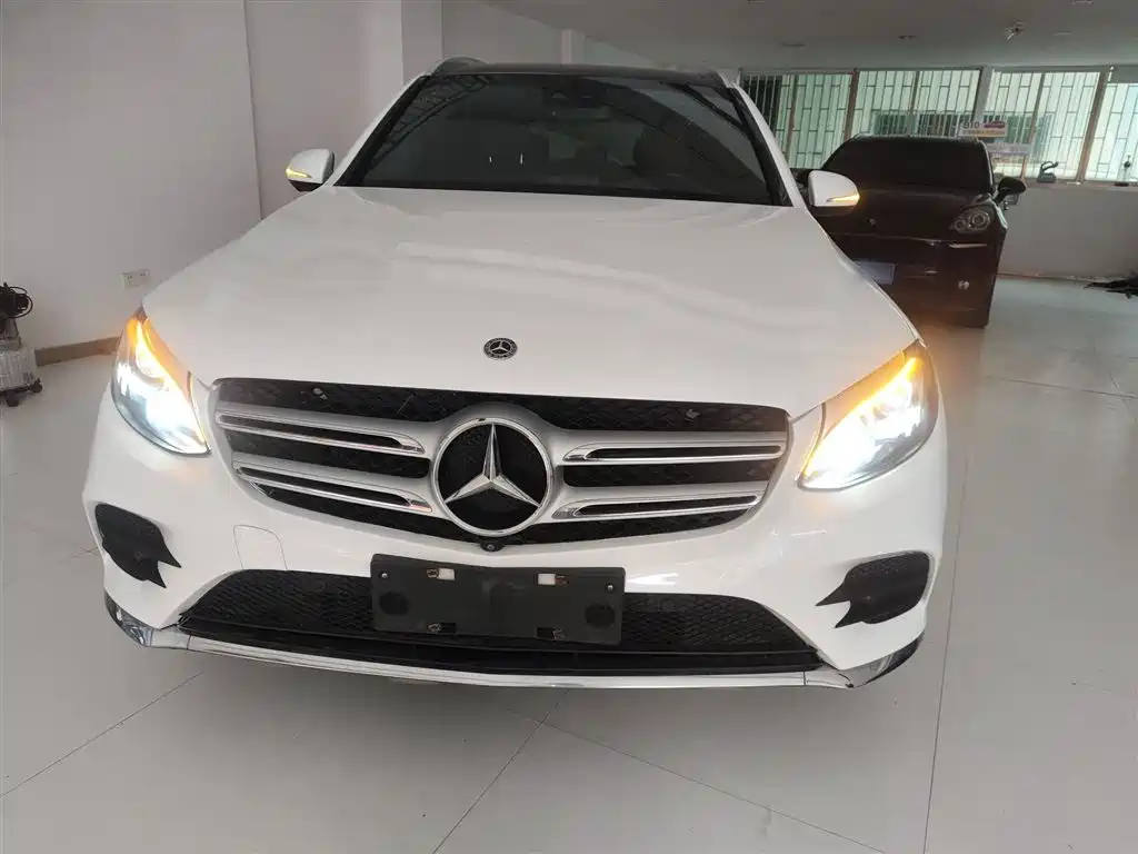 Mercedes-Benz GLC 2018 Facelift GLC 260 4MATIC Luxury фото 3