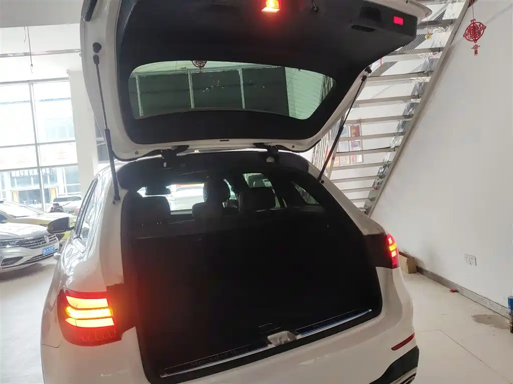Mercedes-Benz GLC 2018 Facelift GLC 260 4MATIC Luxury фото 19