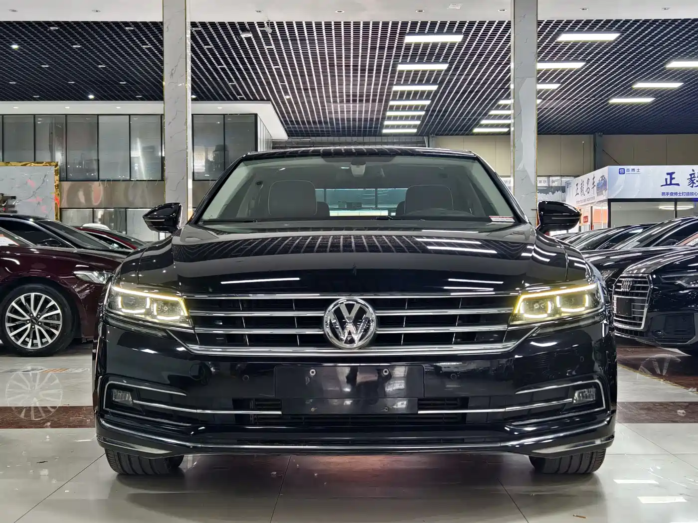 Volkswagen Phideon 2018 Facelift 380TSI FWD Flagship фото 2