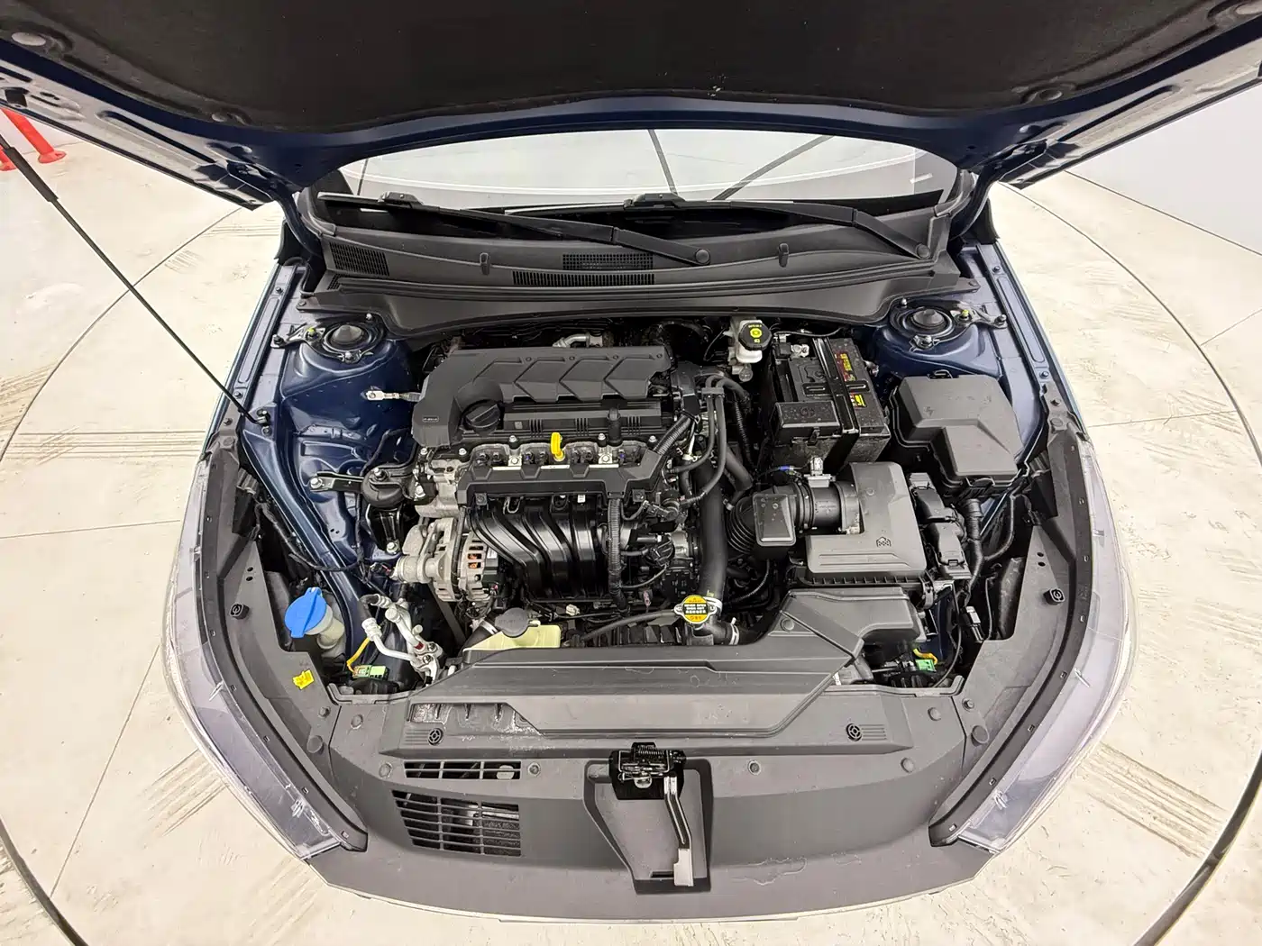 Hyundai Elantra 2022 1.5L CVT LUX Premium Edition фото 8