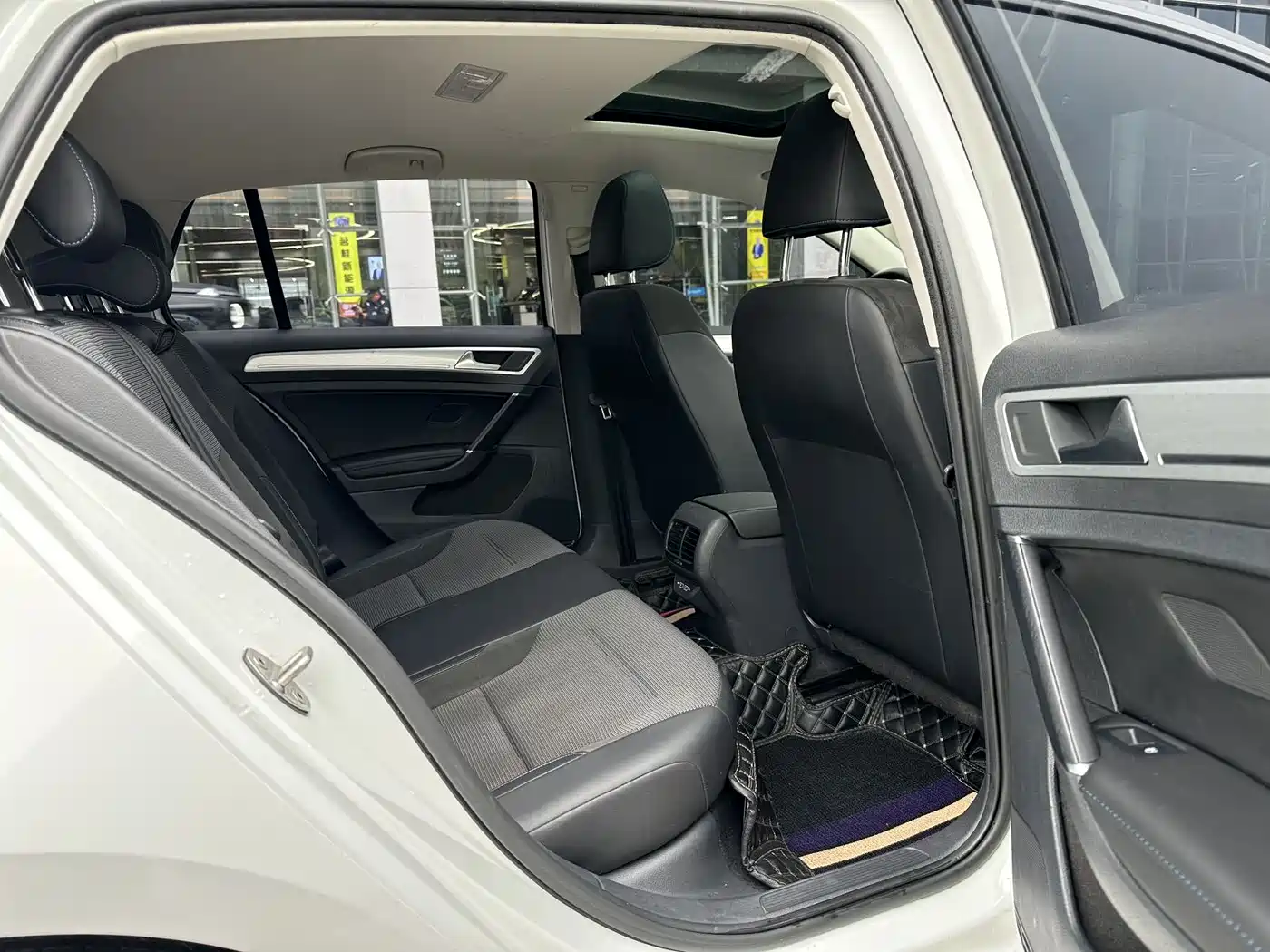 Volkswagen Golf Electric 2020 Chi Pro фото 15