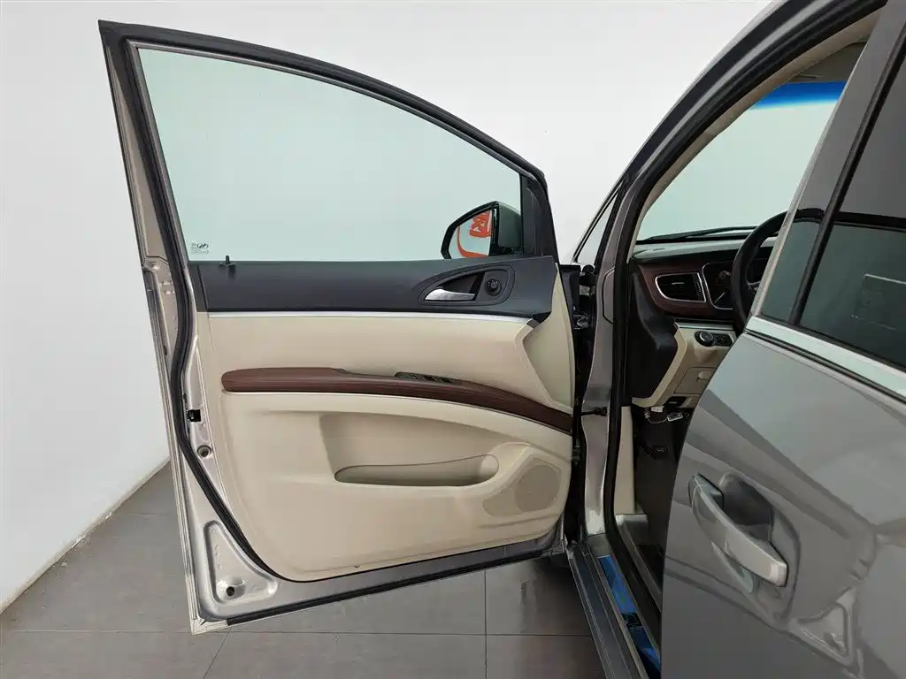 Buick GL8 2018 28T Comfort China VI фото 8