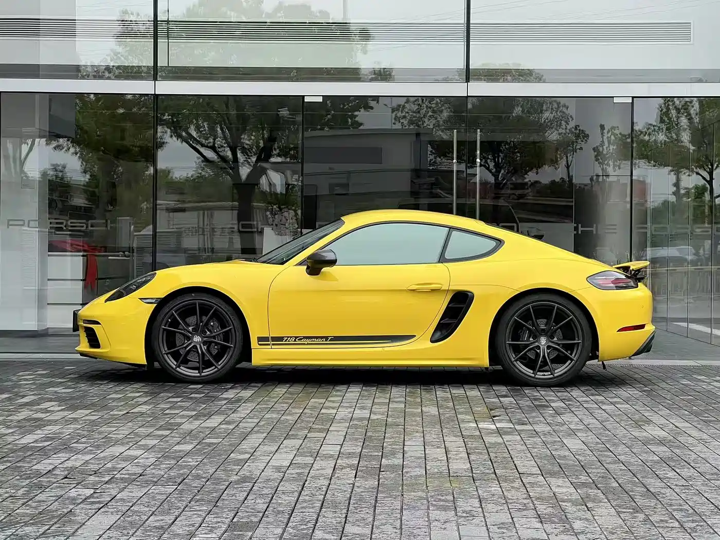 Porsche 718 2022 Cayman T 2.0T фото 2