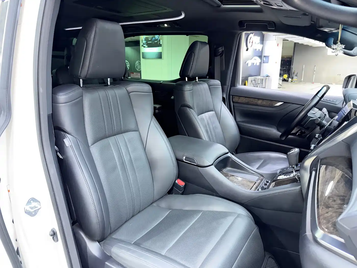 Toyota Alphard 2021 Hybrid 2.5L Premium фото 27