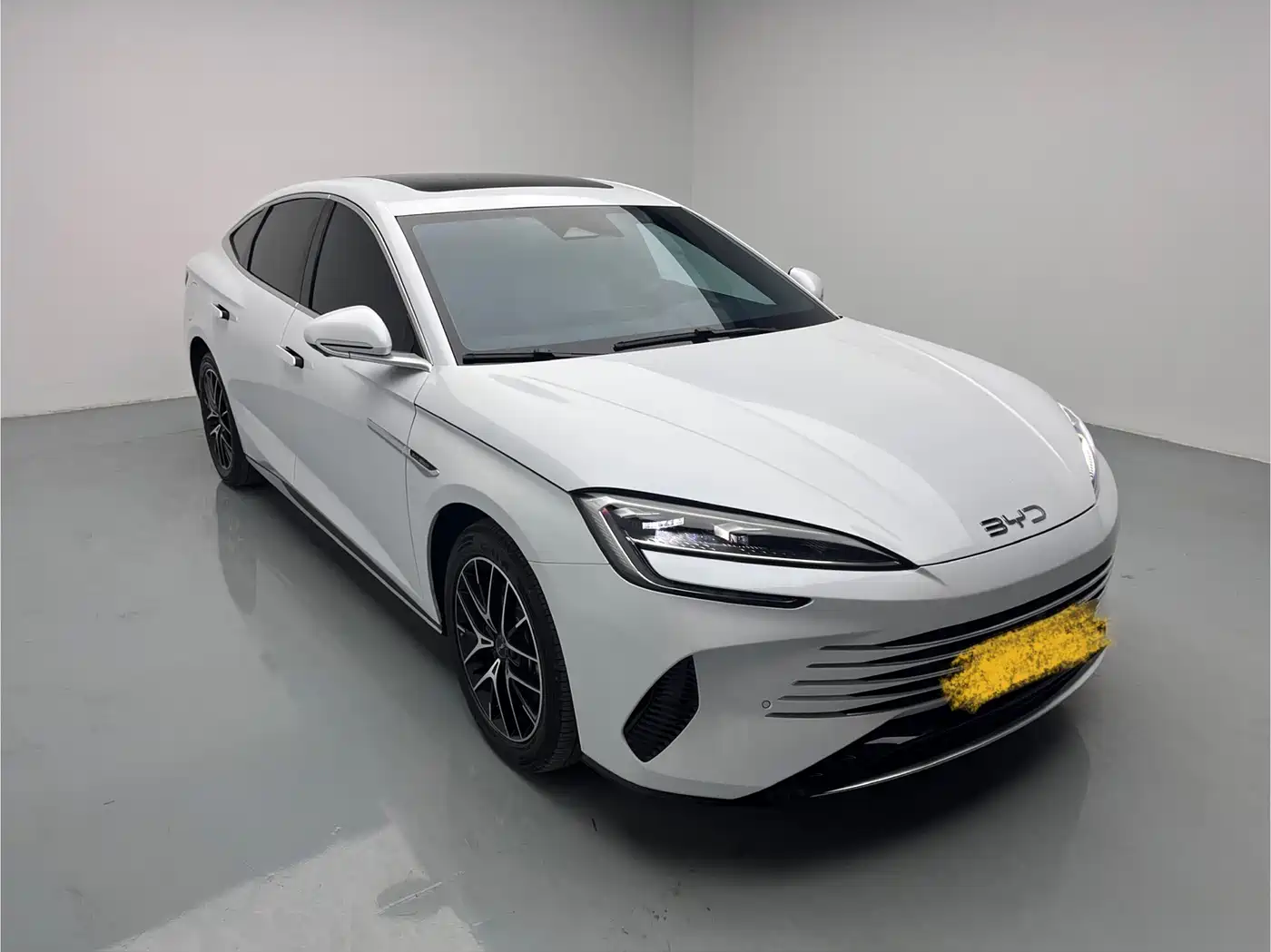 BYD Seal 2024 Glory Edition DM-i 1.5L 121km Luxury фото 3