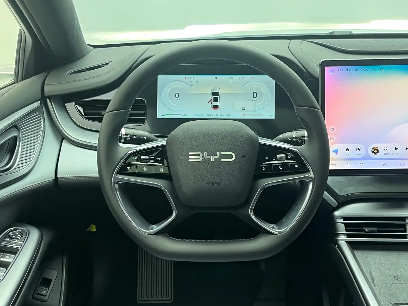 BYD Seal 2024 Glory Edition DM-i 1.5L 121km Luxury фото 20