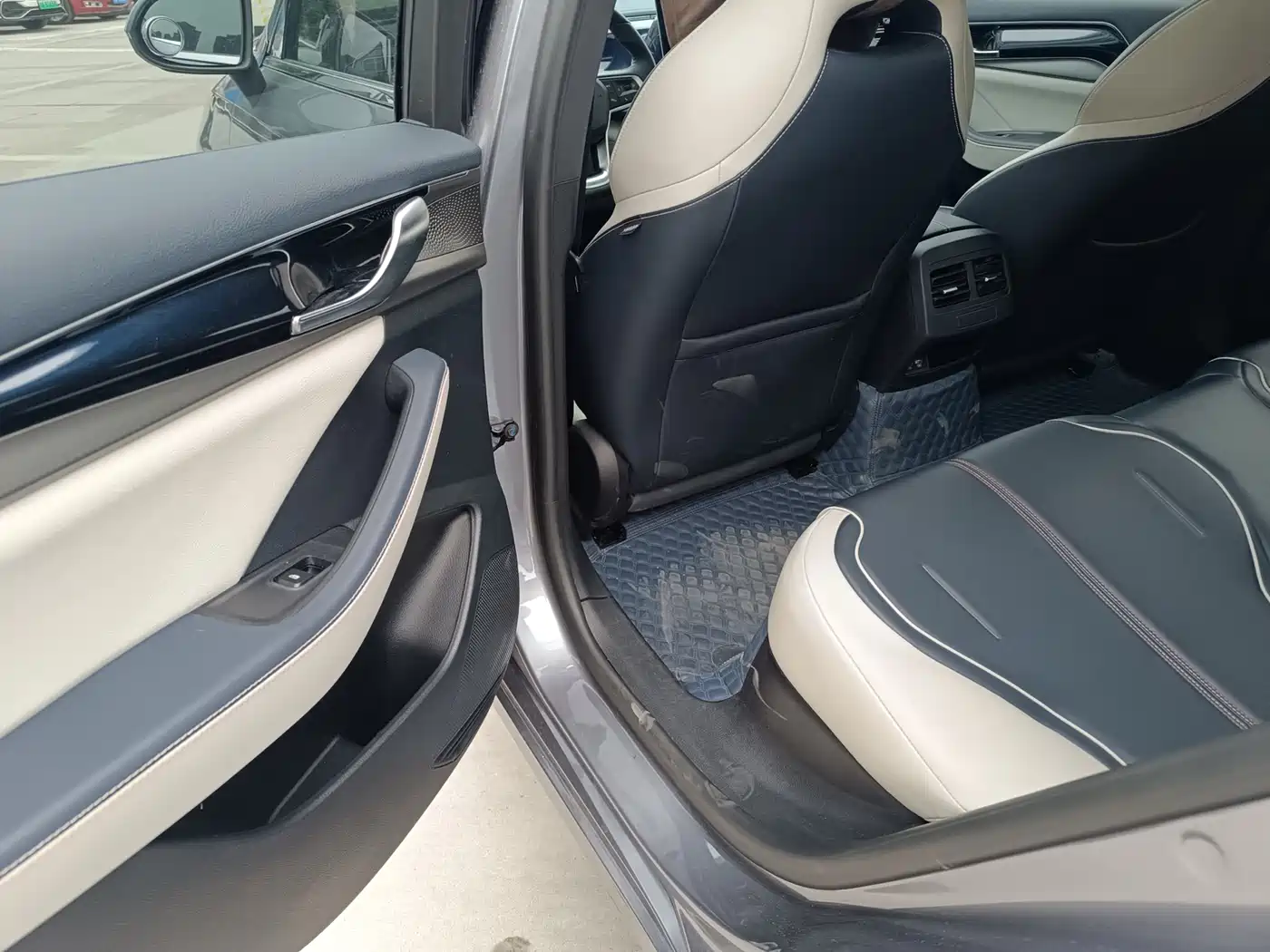 BYD Qin PLUS 2024 Glory Edition DM-i 55KM Leading фото 9