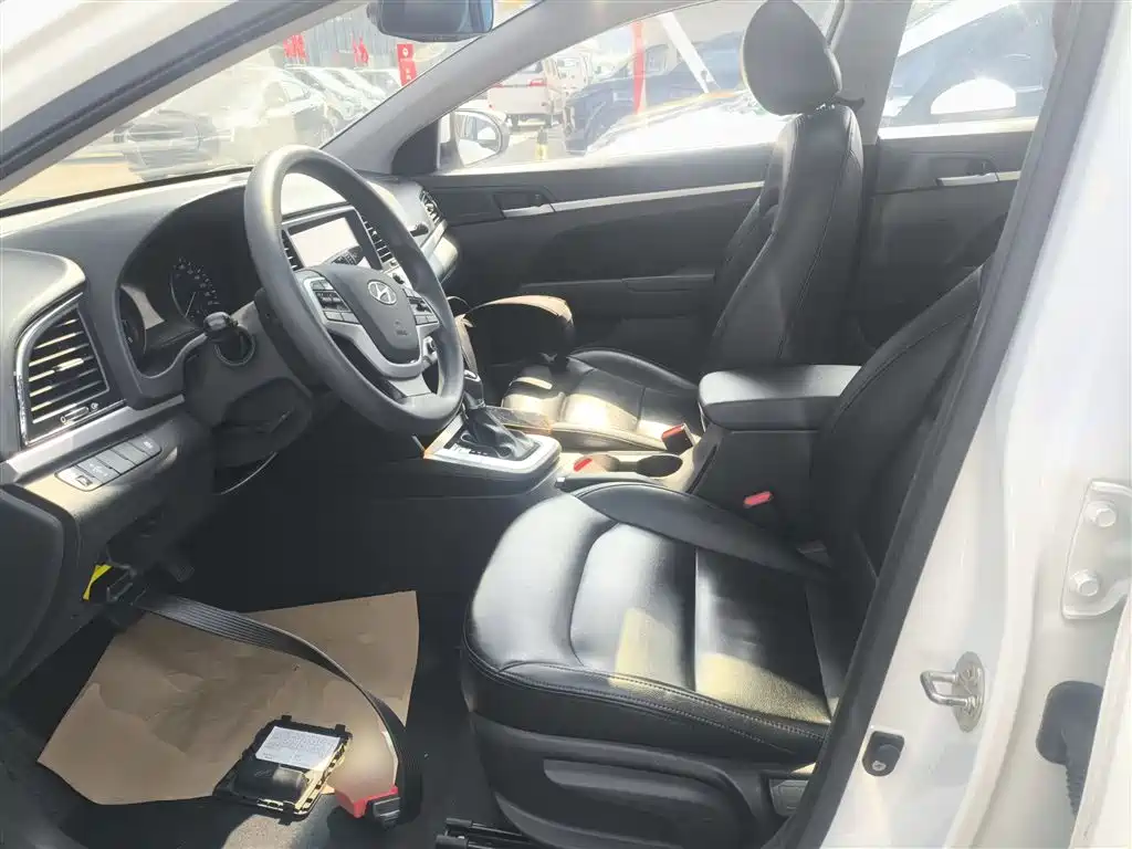 Hyundai Elantra 2016 Model 1.6L Automatic Smart Elite фото 10