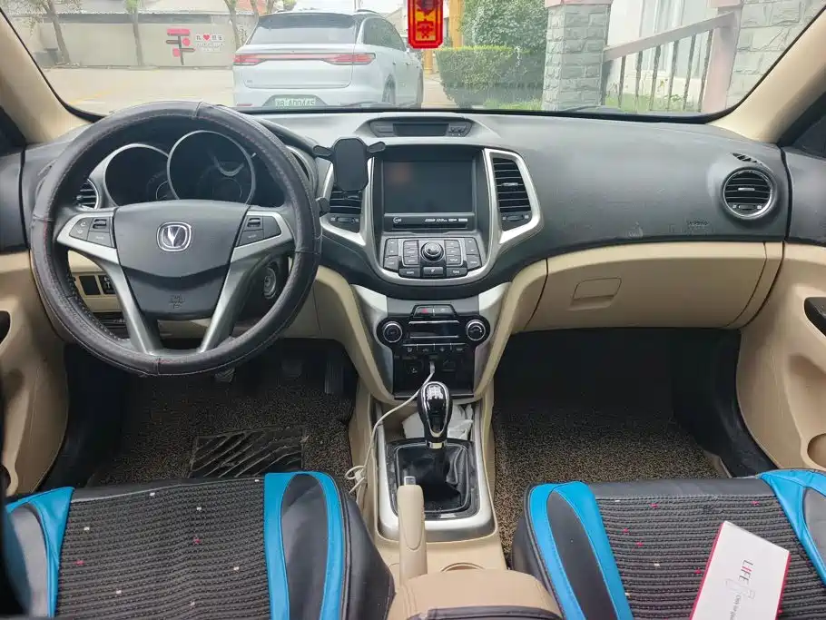 Фото 12 - Changan Eado