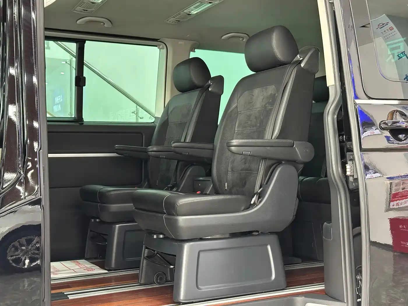Volkswagen Multivan 2017 2.0TSI AWD Premium Edition 7-Seater фото 8