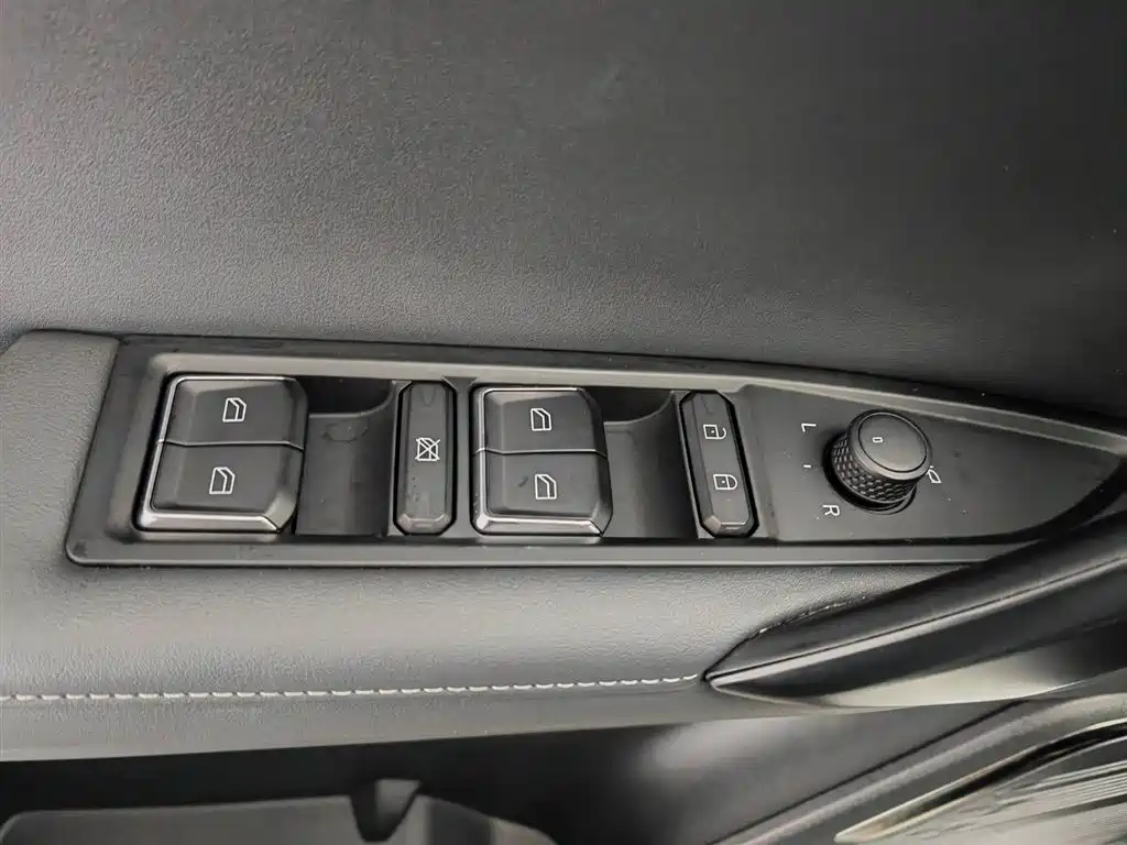 Lynk & Co 06 2023 Remix 1.5T Power Pro фото 9
