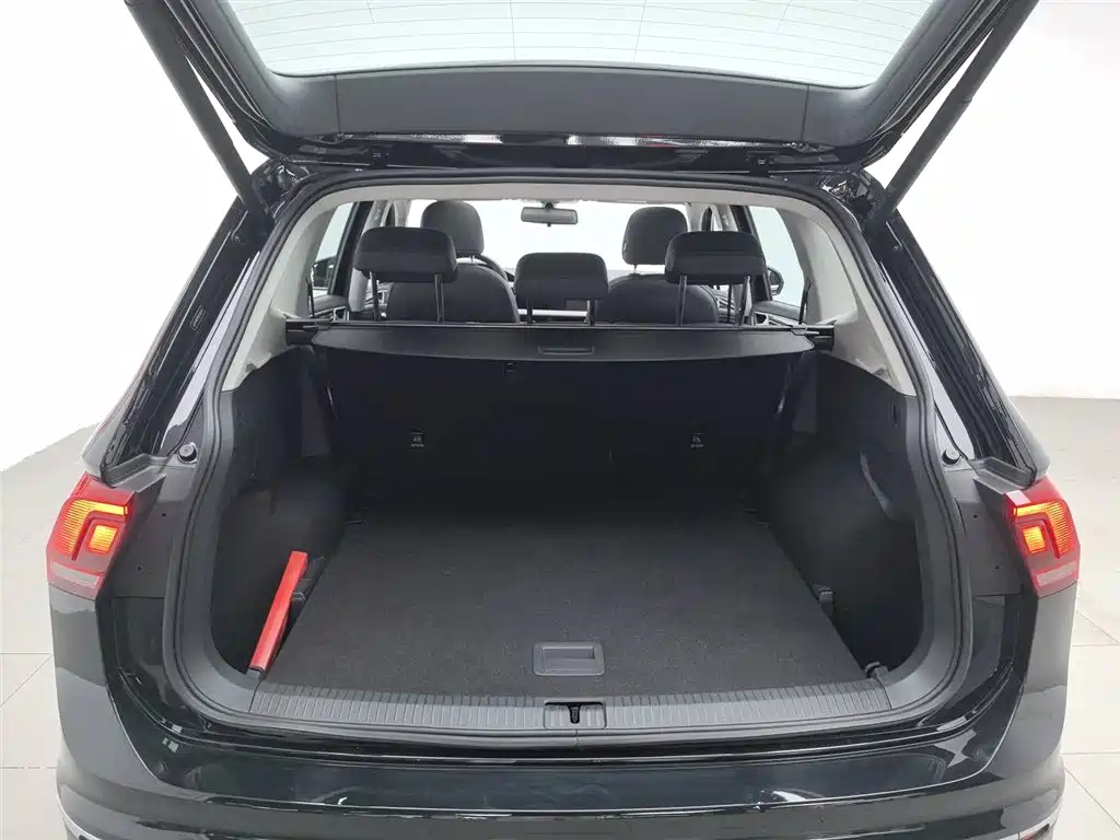 Volkswagen Tiguan L 2024 300TSI Auto 2WD Smart Edition фото 16