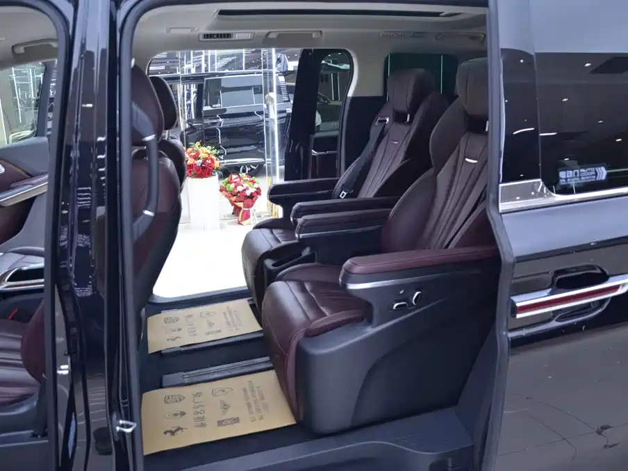 Фото 5 - Hongqi HQ9