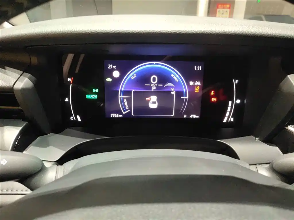 Toyota Camry 2026 Hybrid 2.0HSE Sport Lite Edition фото 12