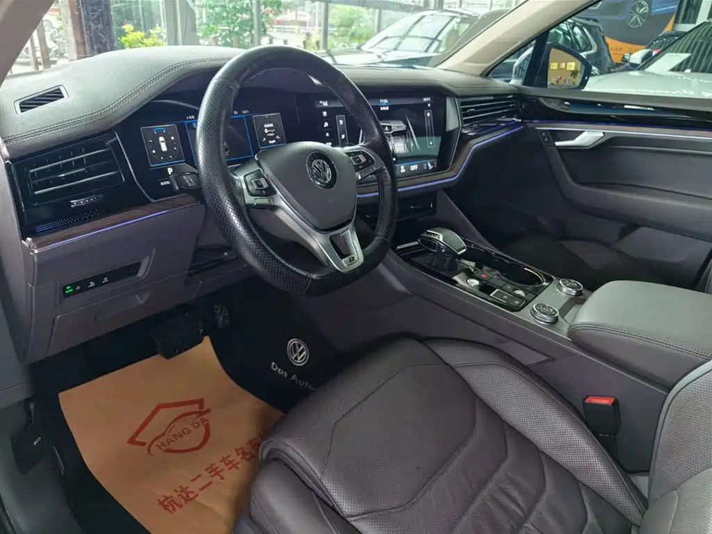 Volkswagen Touareg 2019 2.0TSI Sharp Wing Edition China VI фото 7
