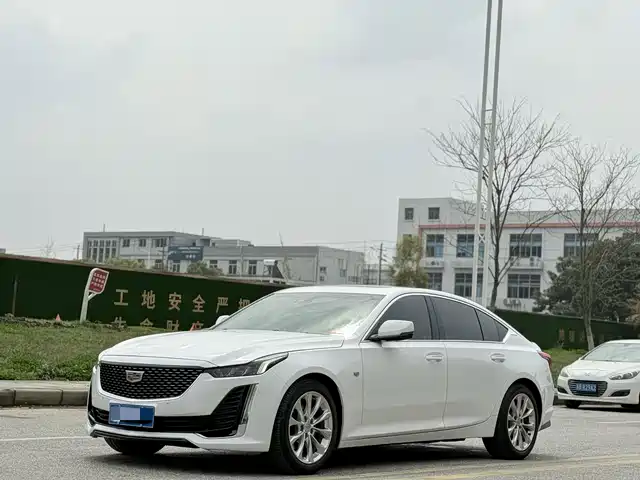Cadillac CT5 28T, Люкс