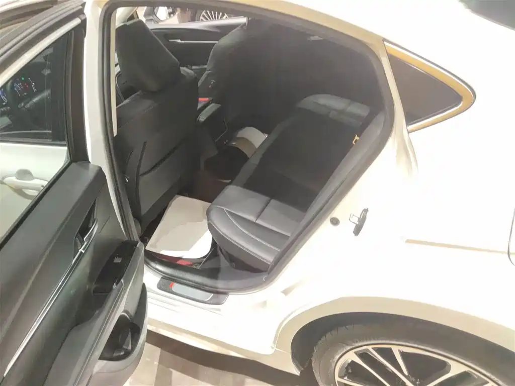 Toyota Camry 2026 Hybrid 2.0HSE Sport Lite Edition фото 17