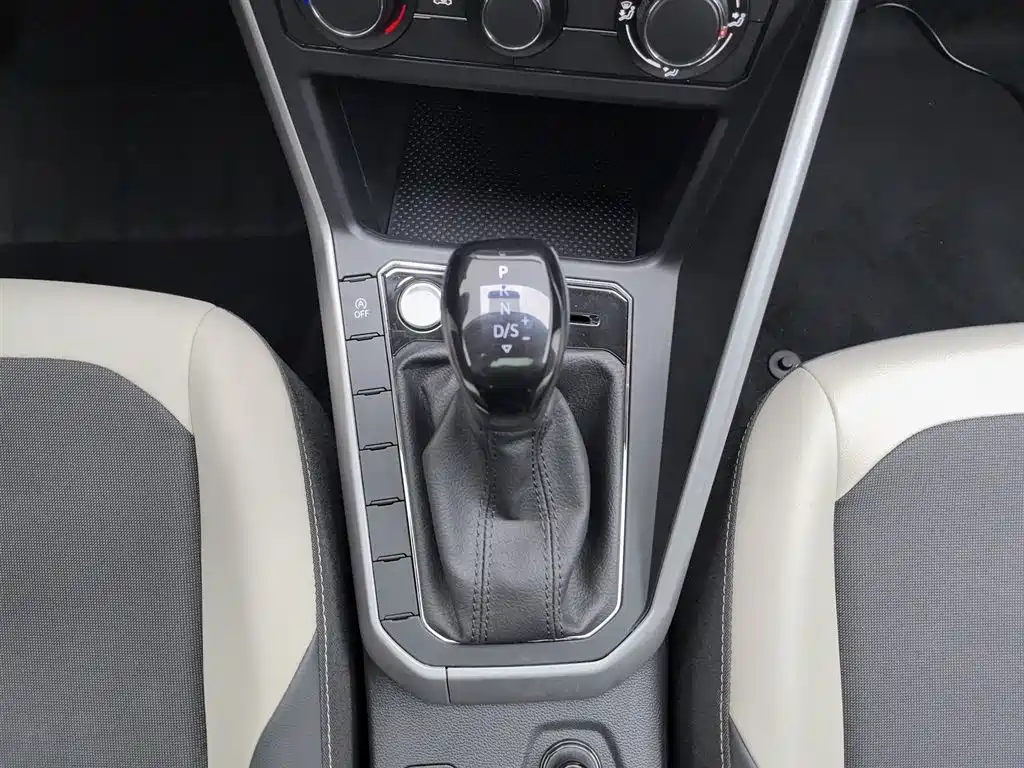 Volkswagen Polo 2023 Facelift Plus 1.5L Auto Chroma Tech Edition фото 13