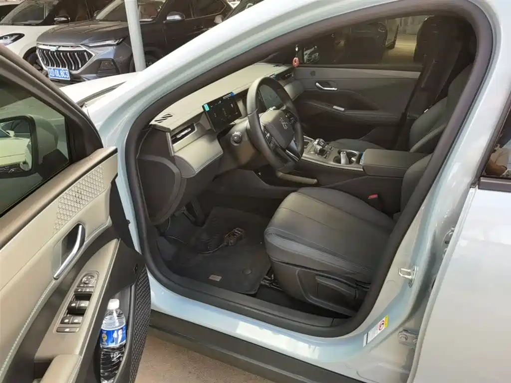 BYD Qin PLUS 2025 DM-i Smart Drive 55KM Leader фото 15
