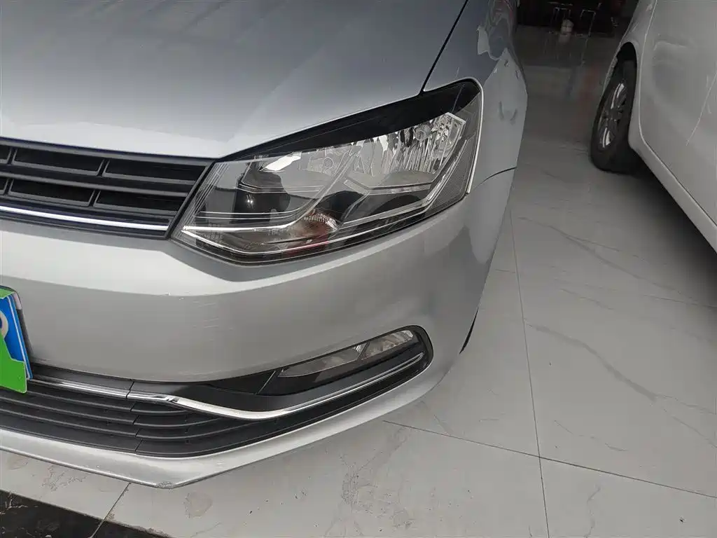 Volkswagen Polo 2014 1.4L Automatic Comfort Edition фото 15
