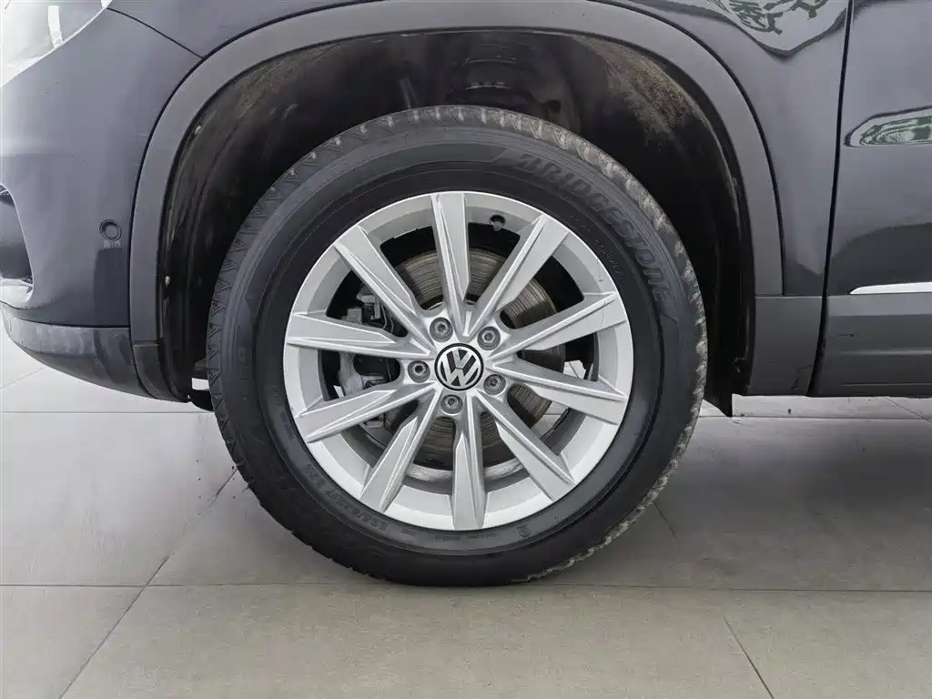 Volkswagen Tiguan 2012 2.0TSI Comfort фото 17
