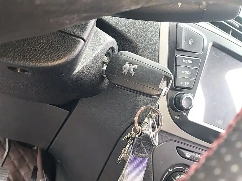 Peugeot 301 2014 1.6L Manual Comfort Edition фото 9