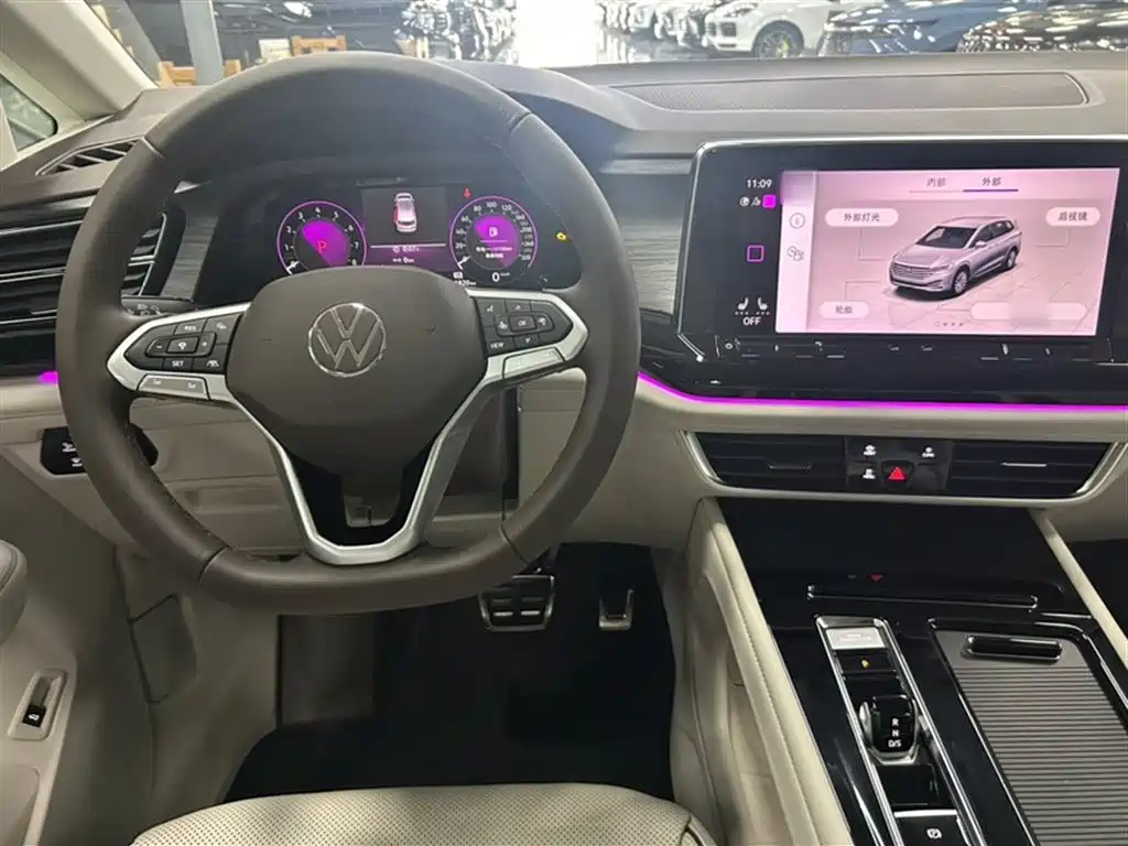 Volkswagen Viloran 2022 380TSI Premium Edition фото 3