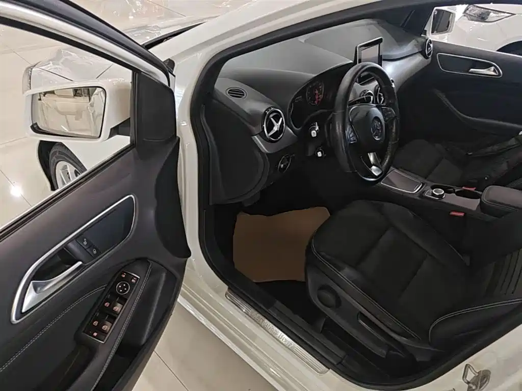Mercedes-Benz B-Class 2015 B 200 Dynamic фото 16
