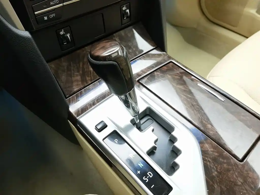 Toyota Camry 2015 2.5G Luxury Navigation Edition фото 13