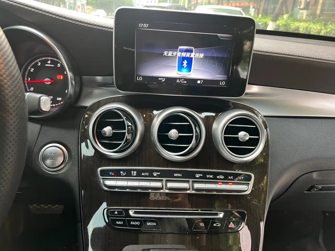 Mercedes-Benz GLC 2018 Facelift GLC 260 4MATIC Luxury фото 27