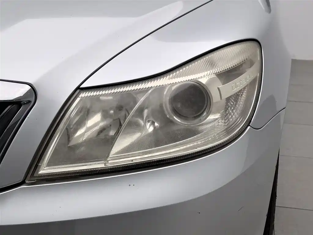 Škoda Octavia 2012 1.6L Manual Yijie Edition фото 7