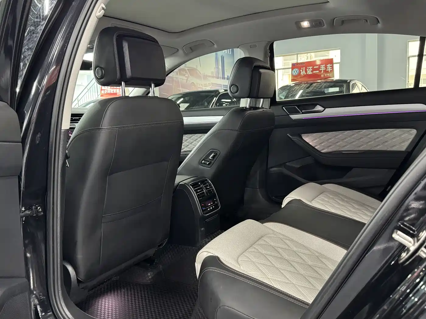Volkswagen Magotan 2023 Model 2 Million Commemorative Edition 330TSI DSG Luxury фото 5