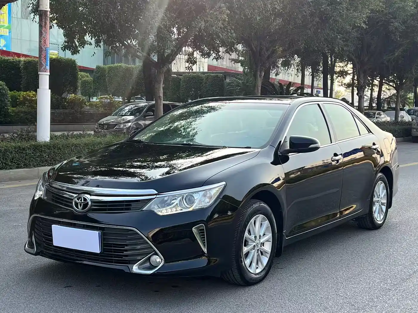 Toyota Camry 2015 2.0G Leading Edition