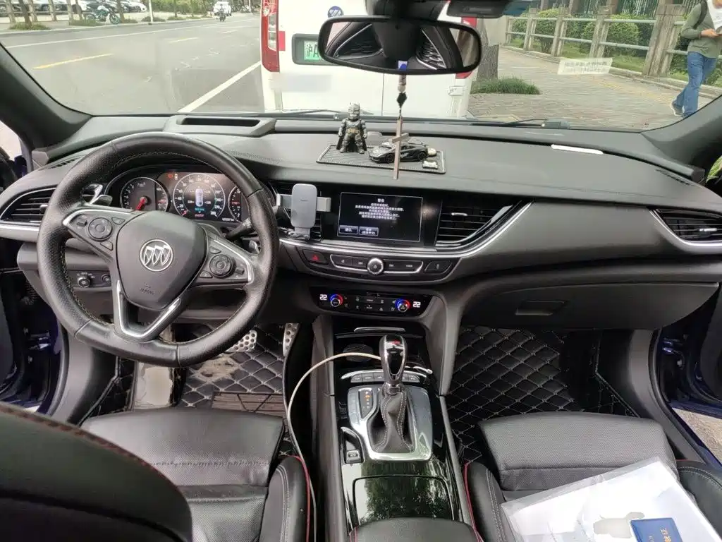 Photo 6 - Buick Regal