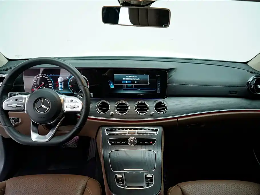 Mercedes-Benz E-Class 2020 E 300 L Sport Luxury Model фото 3