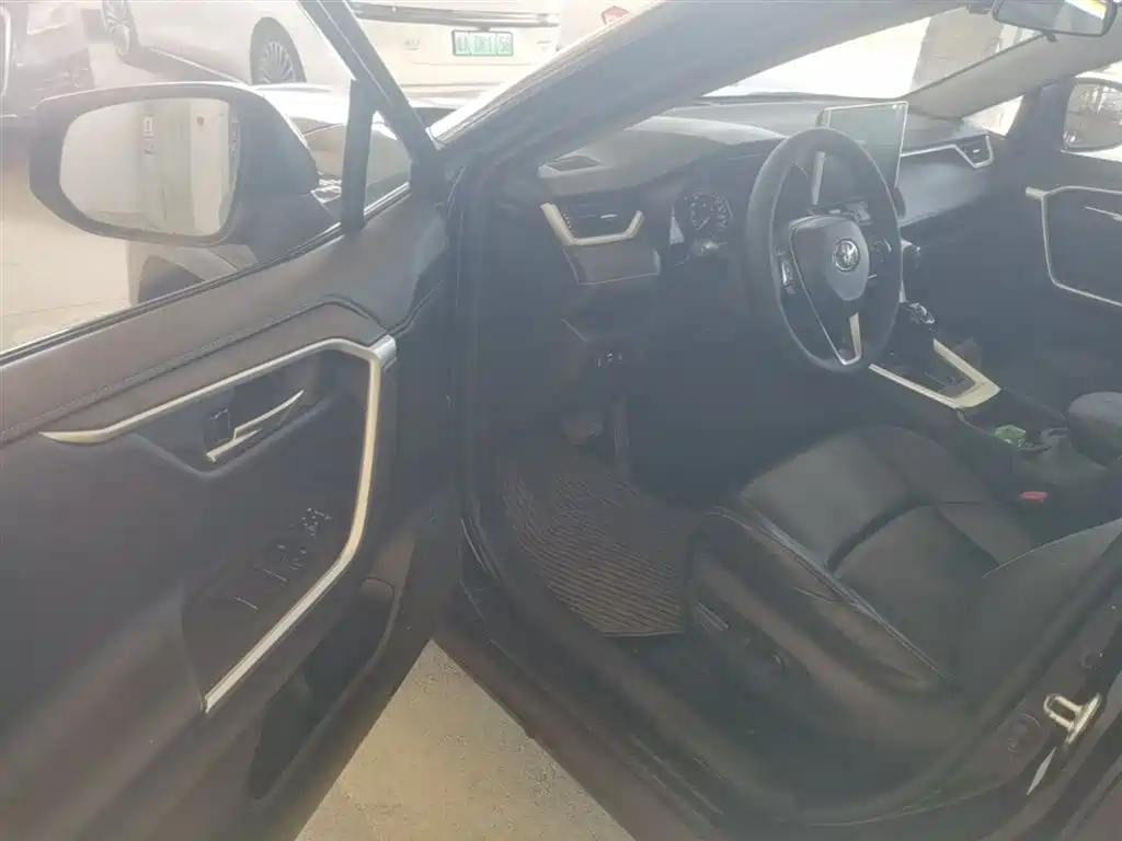 Toyota Wildlander 2022 2.0L CVT FWD Luxury PLUS Edition фото 16