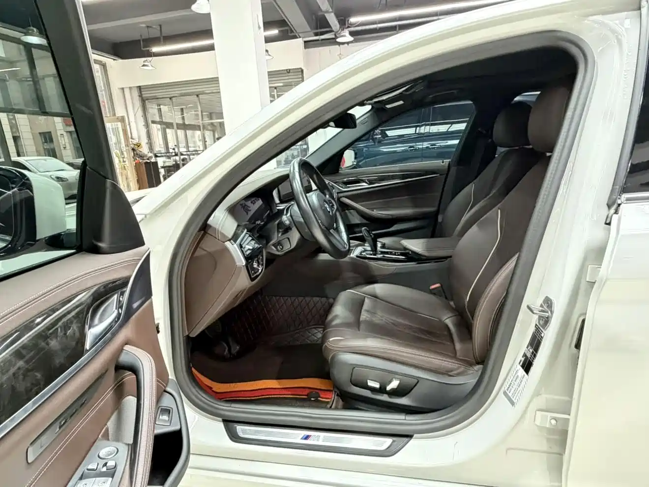 BMW 5 Series 2022 Model Second Facelift 525Li M Sport Package фото 5
