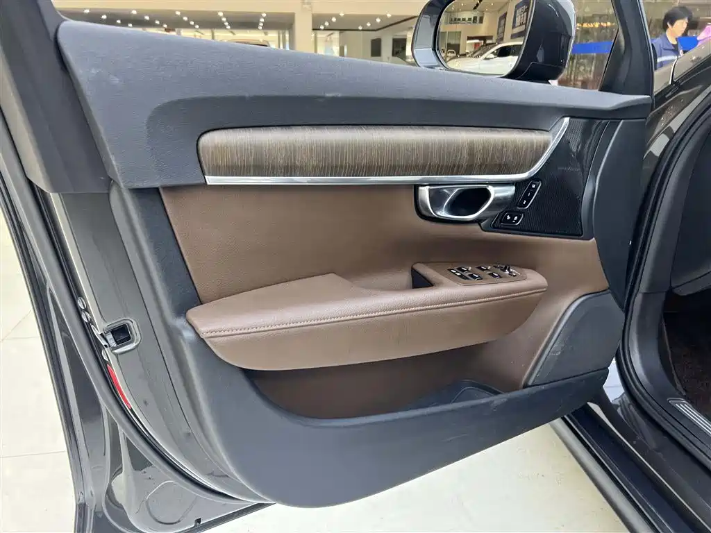 Фото 29 - Volvo V90