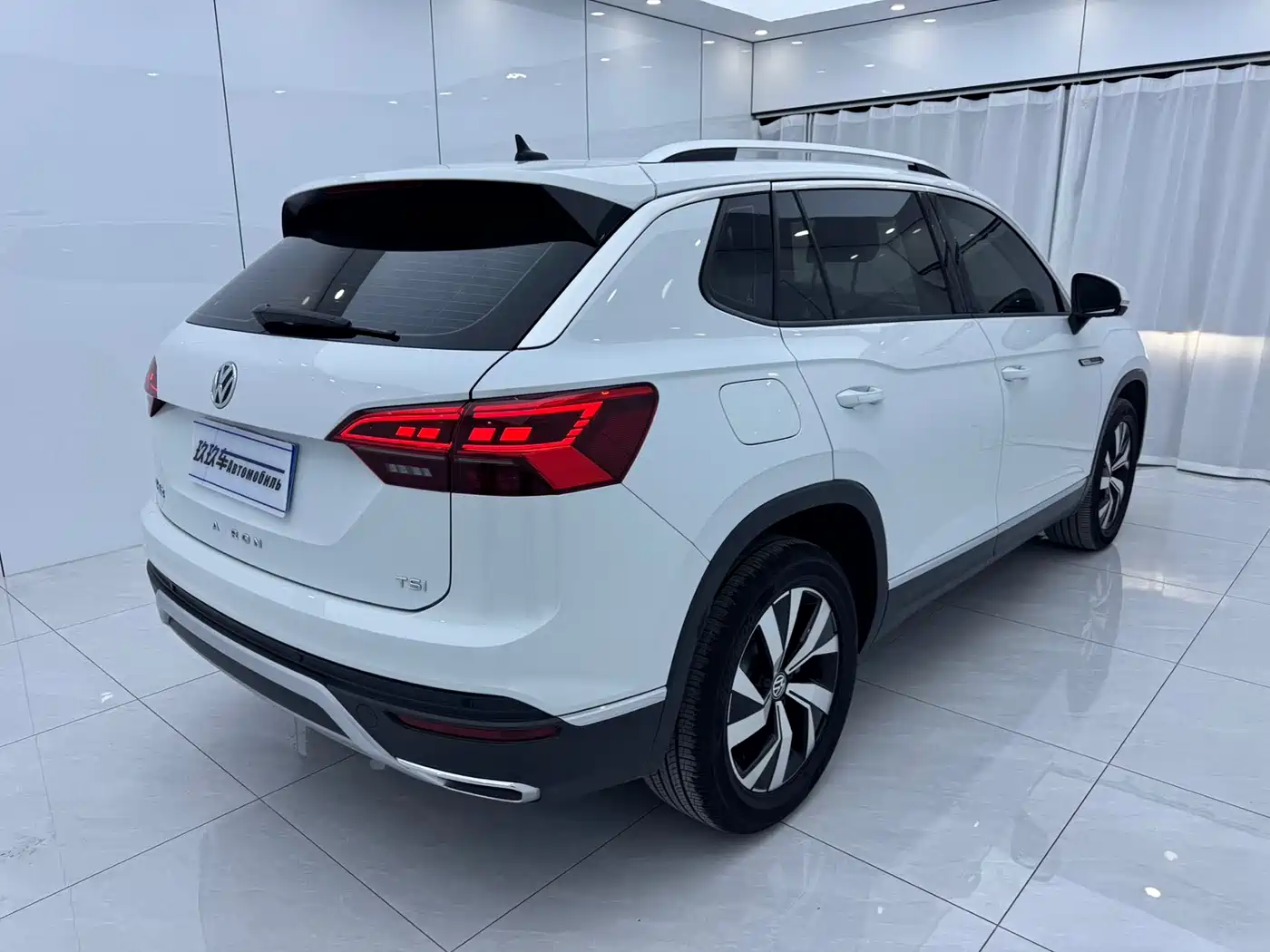 Volkswagen Tayron 2022 280TSI 2WD Luxury Smart Connect Edition фото 4