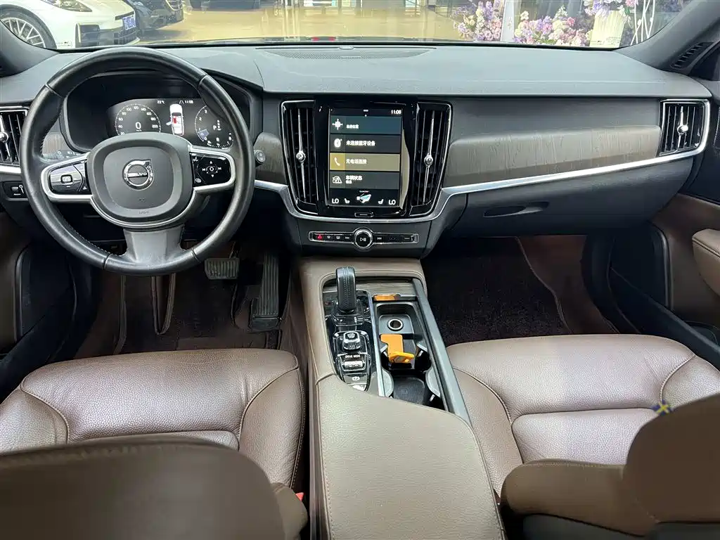 Фото 40 - Volvo V90