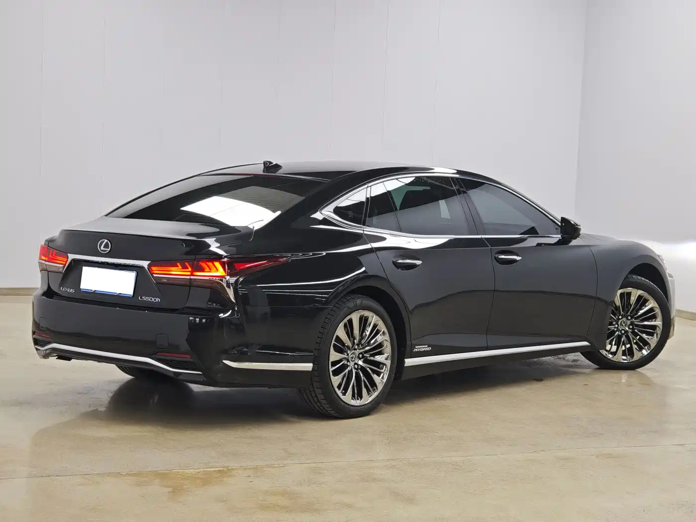 Lexus LS 2018 500h Executive Edition China V фото 4