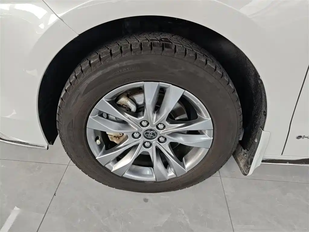 Toyota Sienna 2024 2.5L Hybrid 4WD Premium Edition фото 23