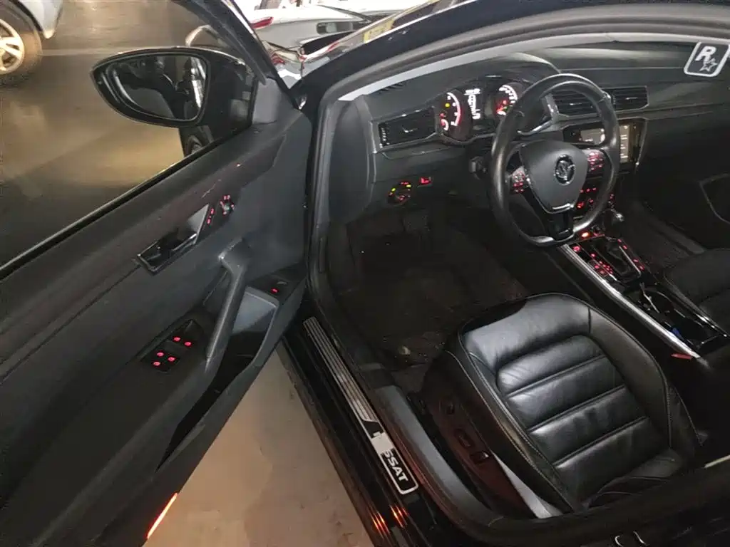 Volkswagen Passat 2017 330TSI DSG Prestige фото 16