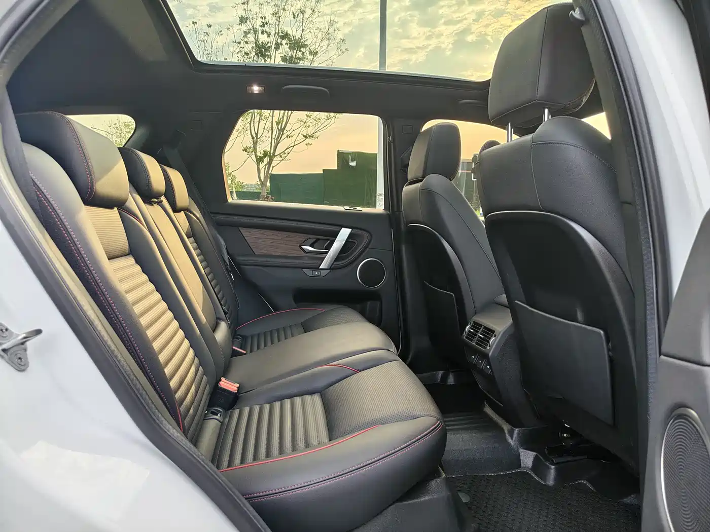 Land Rover Discovery Sport 2022 Model 249PS R-Dynamic S Performance Edition 5-Seater фото 10