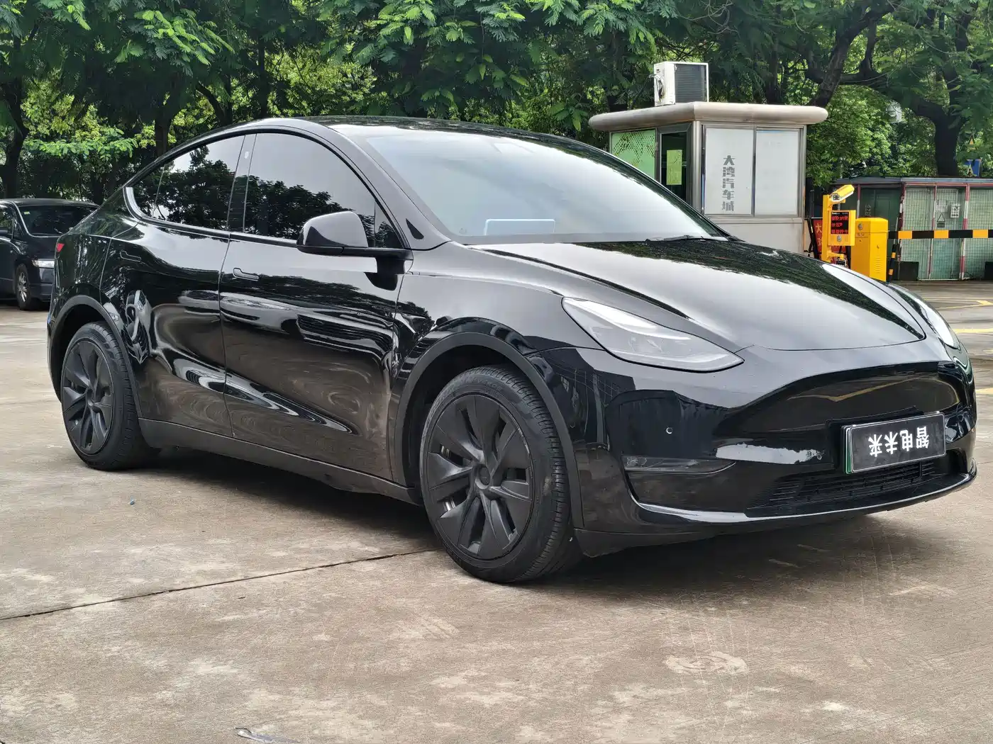 Photo 4 - Tesla Model Y