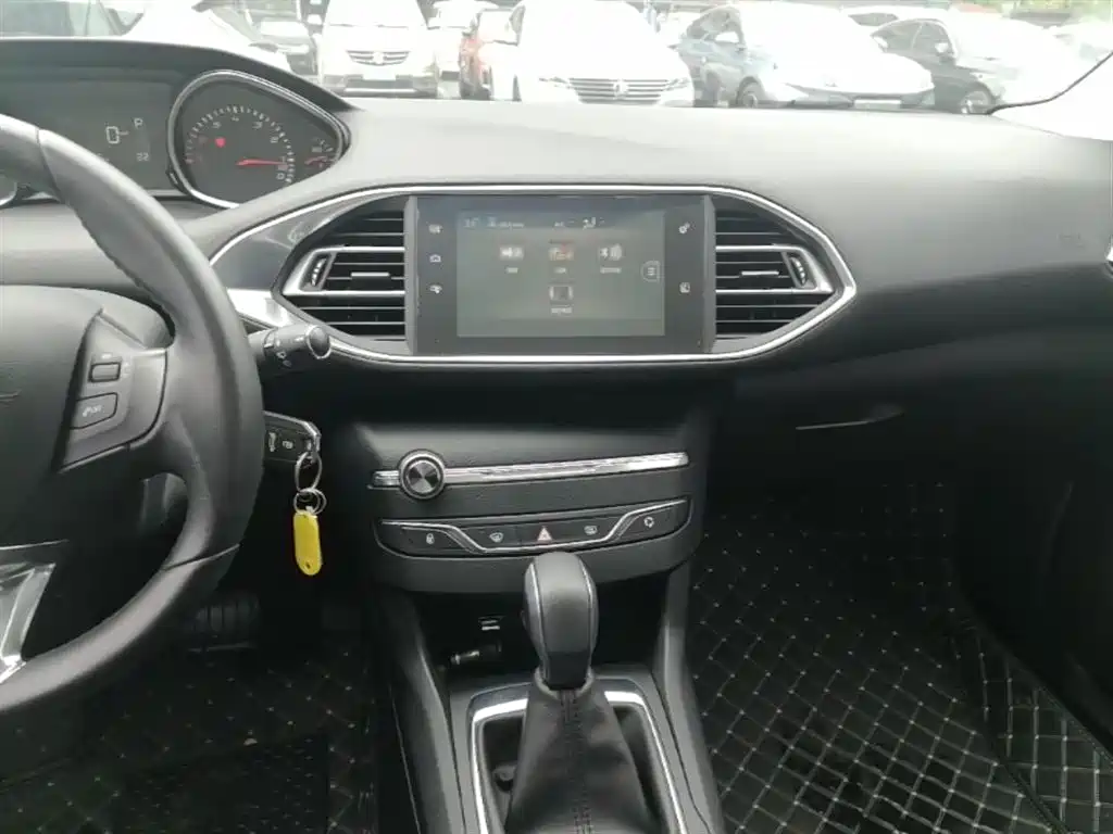 Peugeot 308S 2015 1.2T Auto Dynamic Edition фото 9