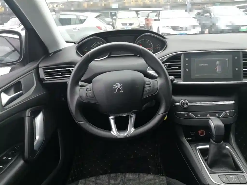Peugeot 308S 2015 1.2T Auto Dynamic Edition фото 7